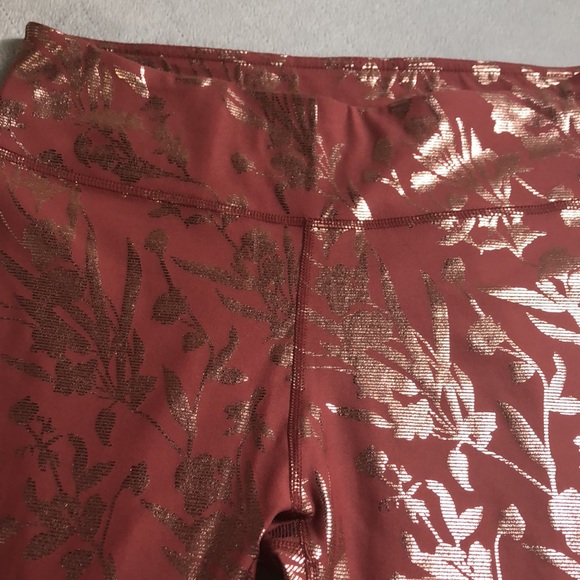 Fabletics Rose Gold Cropped Leggings - Picture 4 of 9